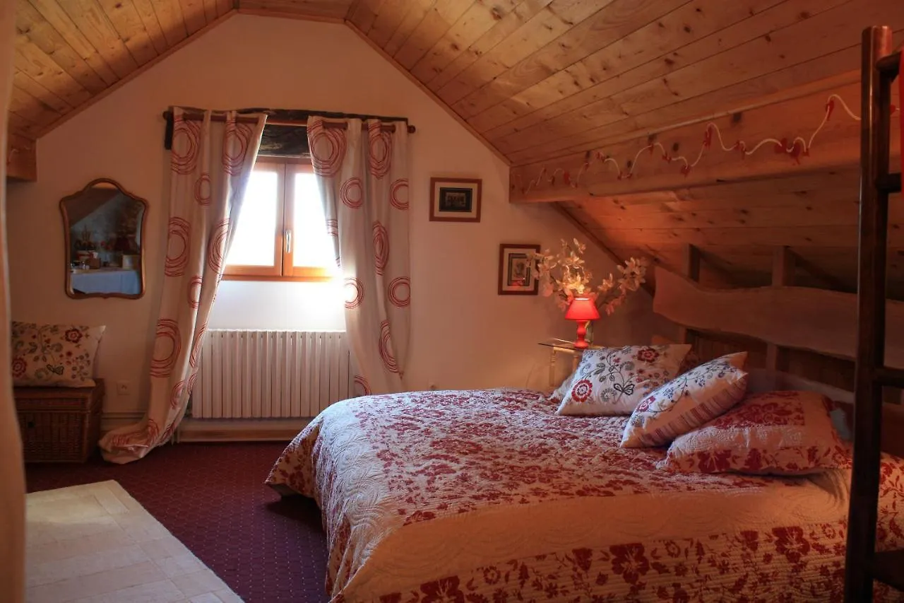 ***  La Clairiere Du Moulin Bed & Breakfast Lepin-le-Lac France