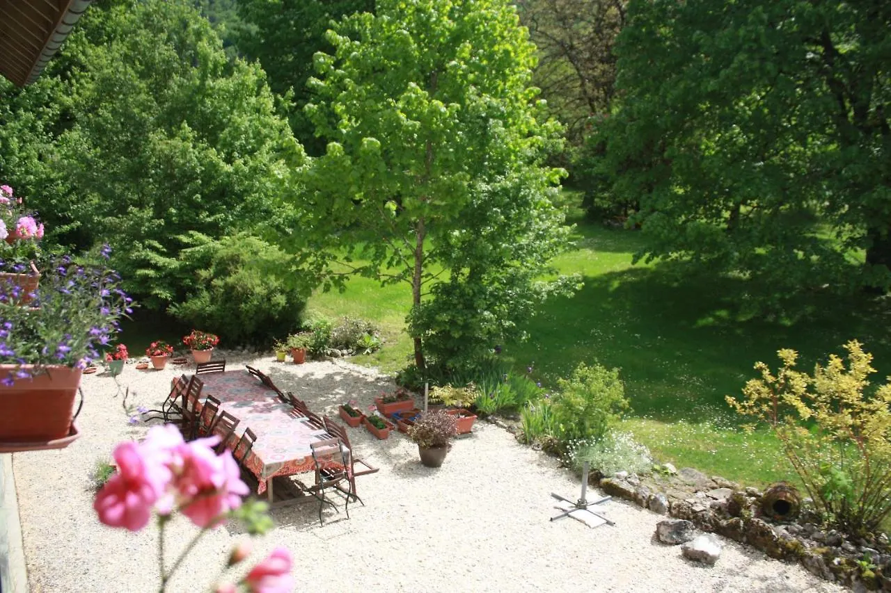 ***  La Clairiere Du Moulin Bed & Breakfast Lepin-le-Lac France